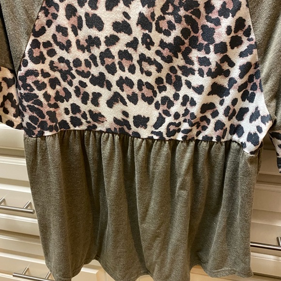 Comfortable Animal print blouse size small dark khaki in color - Picture 3 of 6